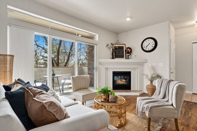 Building Photo - Students Welcome! 3 Bed, 2 Bath Condo in Rockbridge, SE Fort Collins Unit 4545 Wheaton Dr B230