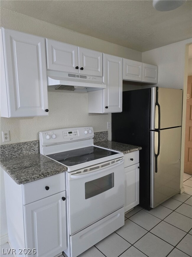 Photo - 2775 Twistingbow Ln Unit B