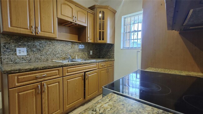 Photo - 421 NE 1st St Unidad 108