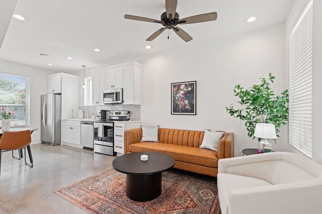 Building Photo - FULLY FURNISHED RENTAL!!