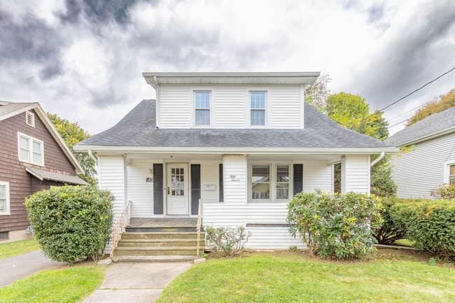 Building Photo - 4 Bedroom Single Family Cape