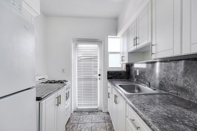 Photo - 6930 Rue Versailles Dr Unidad # 27