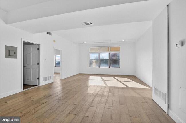 Building Photo - 301 Spring Garden St Unit 3B