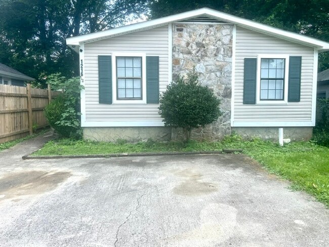 Building Photo - 1216 1/2 Stevens Ave Unit B