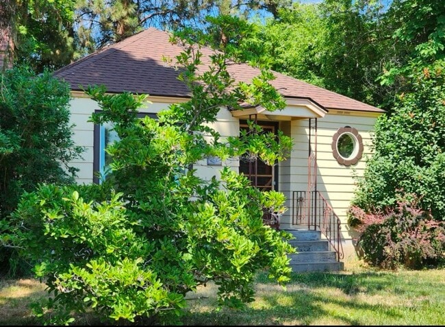 Building Photo - Renovated In-Town Home with Creek & Garage