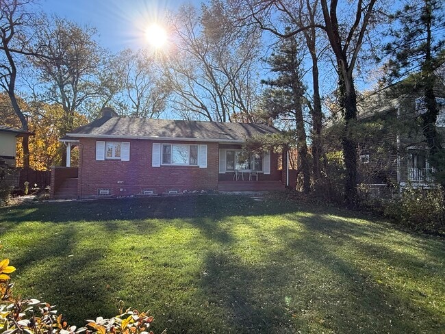 Building Photo - 5 Skyline Dr