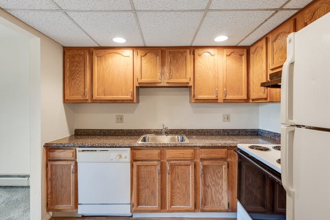 Vantage Pointe West Apartment Homes