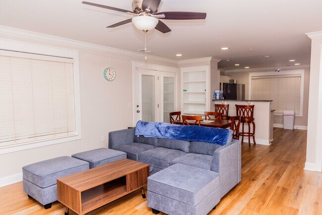 Photo - 2 Bedroom/ 2 bath - entry level END UNIT with side balcony- Fully Furnished and only a $500 deposit Unidad #101