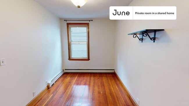 Room in Shared 5 bed/1 bath home in Somerville
