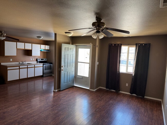 Photo - 2710 Acero Ave