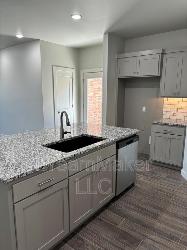 Photo - 1024 Varenna Ln