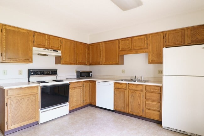 Photo - 2 Bedroom Townhome Available August 14th, 2026!