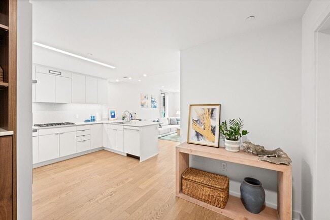 Photo - 37 L St SE Unidad 1105