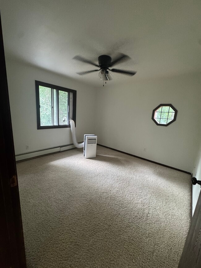 Small bedroom - 808 6th Ave