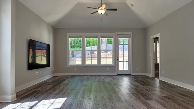 648 Village Dr