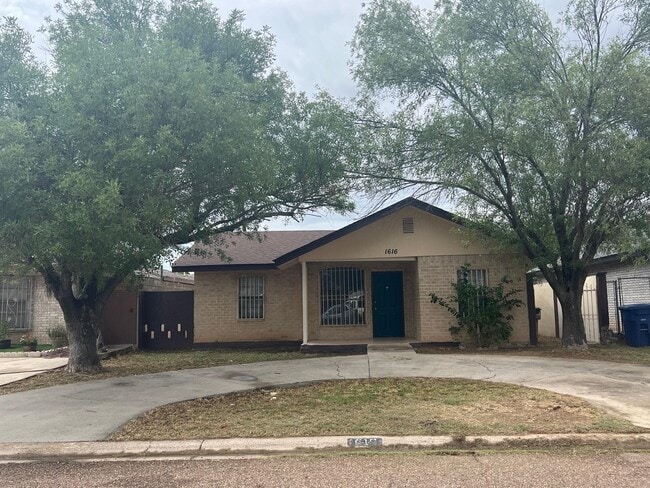 Photo - 1616 Jacaranda Ct House