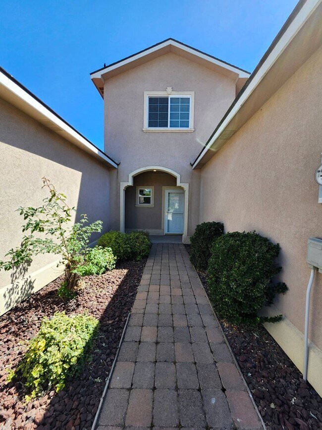 9904 Mia Ln