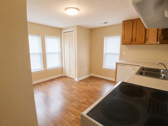 Photo - 228 Popp Ave