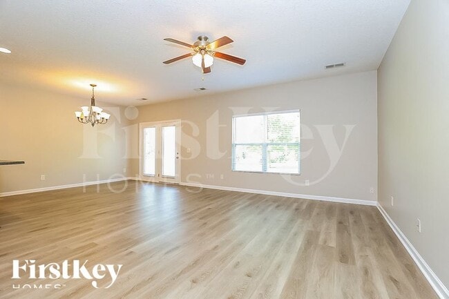 Photo - 115 Pierre Pl
