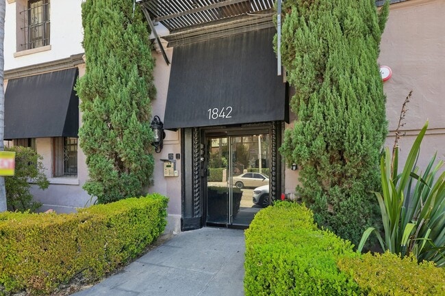 Photo - Cherokee Apts... Spacious Apartments in the Heart of Hollywood! CALL NOW!