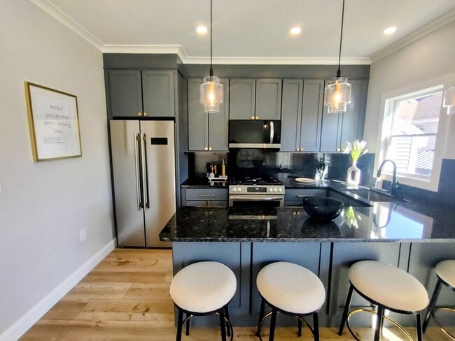 Building Photo - 93 Grove St Unit 1R