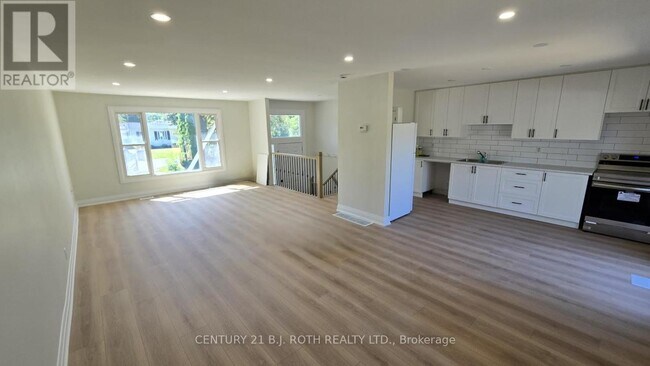 Photo - 698 Burton Dr