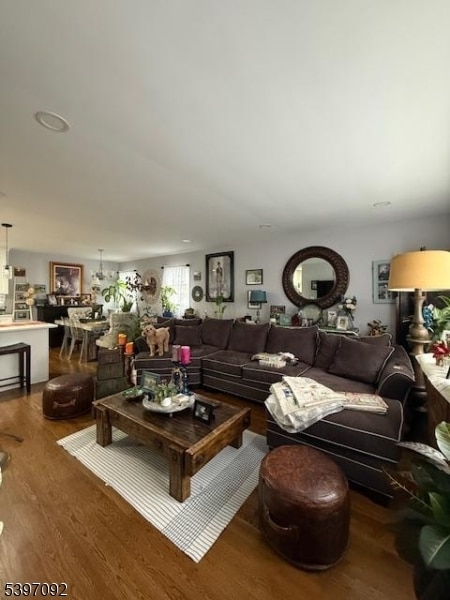 Photo - 827 Hobson St