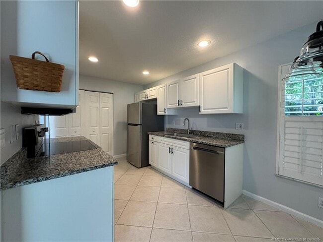 Photo - 4567 SE Murray Cove Cir