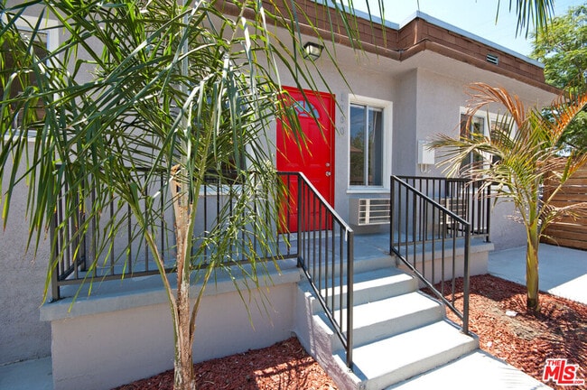 Building Photo - 1264 N Westmoreland Ave Rental