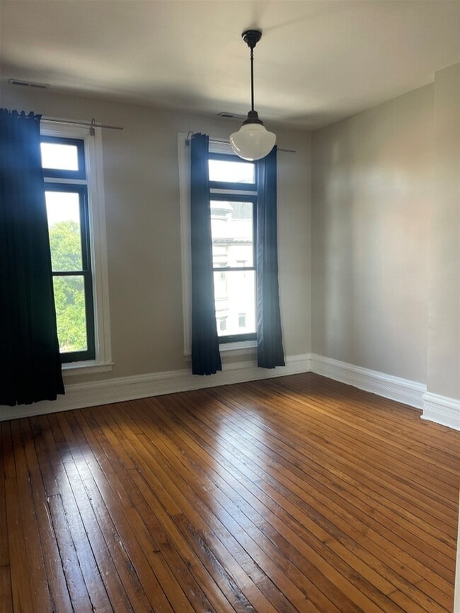 Photo - 1629 W Grand Ave