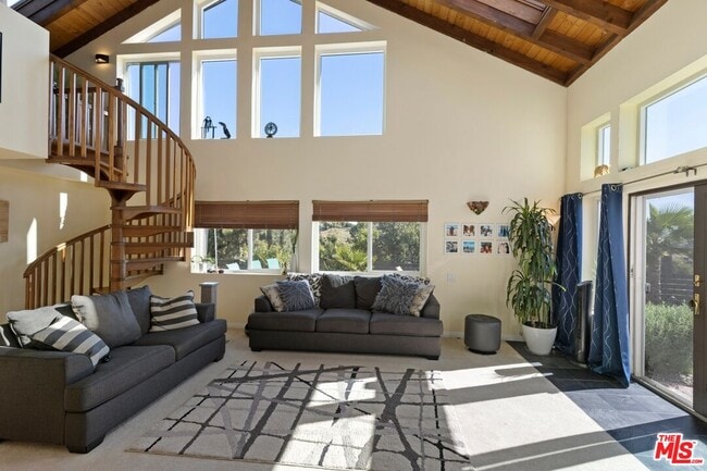 Photo - 7130 Gateshead Way