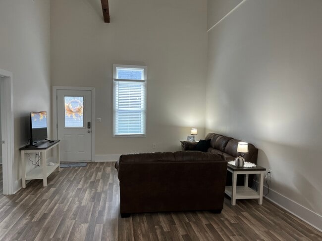 Photo - 627 Monroe St