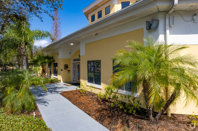 6720 S Lois Ave Tampa, FL 33616