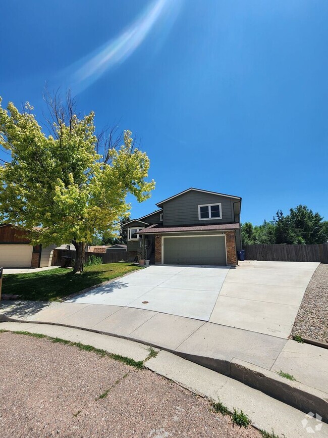 Building Photo - Spacious 4-Bedroom Home with RV Parking in...