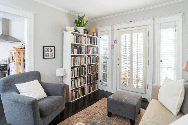 Photo - Adorable 1 bed / 1 bath Apartment in the Heart of Echo Park with In-Unit Laundry, Parking & Priva... Unit 1712 1/2