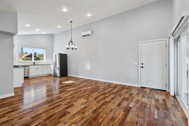 Photo - 900 Westwood Dr