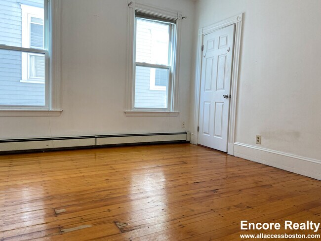 Photo - 13 Sachem St Unidad 2