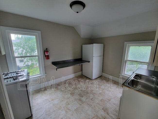 Building Photo - 437 1/2 Riehl Street Rental