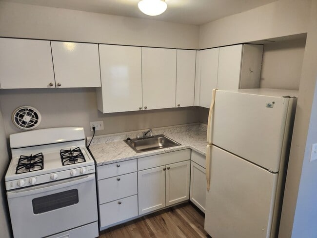 Photo - 419 Homestead Rd Unit A