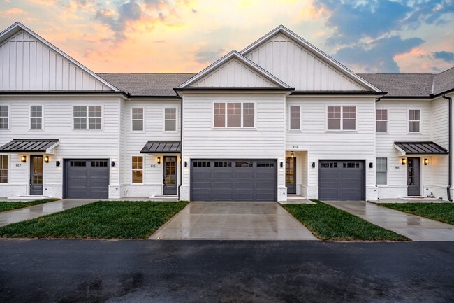 Building Photo - 815 Vickery Dr Rental