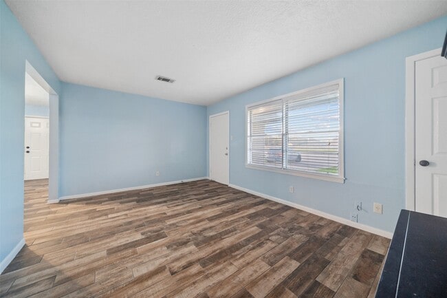 Photo - 915 25th Ave N