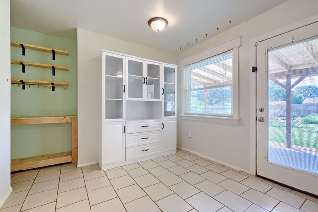 Photo - 816 Aviation Ave