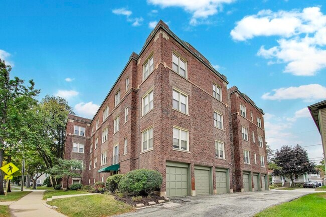 Photo - 600 N La Grange Rd