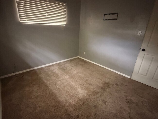5166 S 4660 W