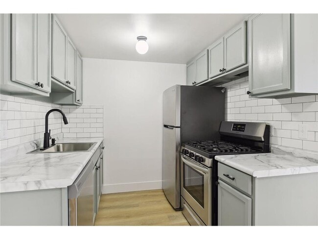 Photo - 99 E 54th St Unit 3