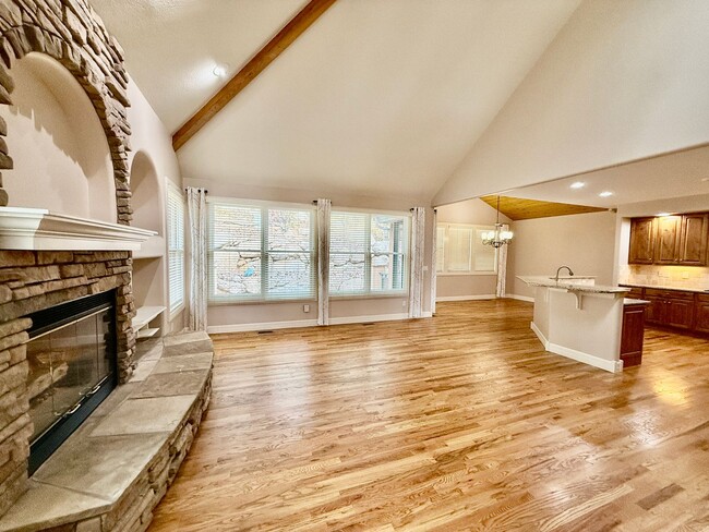 Photo - Gorgeous 4 Bedroom Townhome located in Gated Broadmoor Community