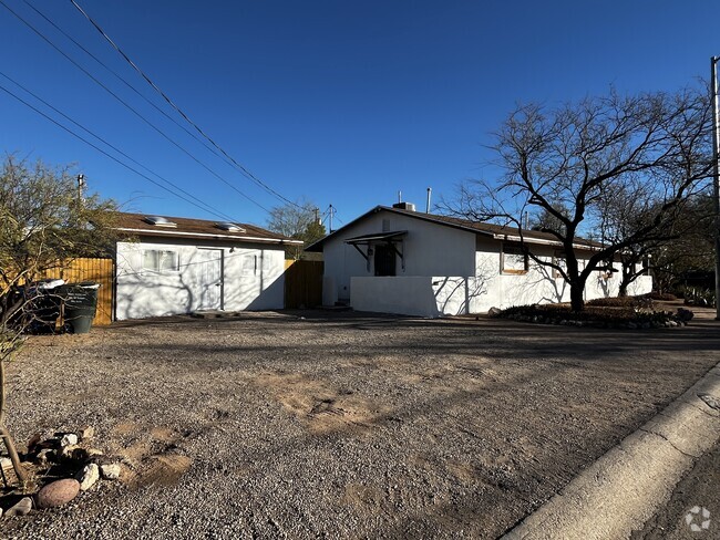 Building Photo - 2604 N Fair Oaks Ave Rental