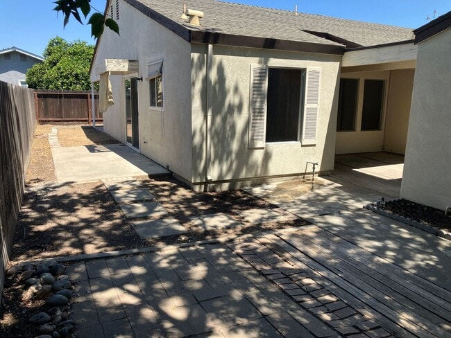 Photo - 2025 Wylie Dr Unit 2025