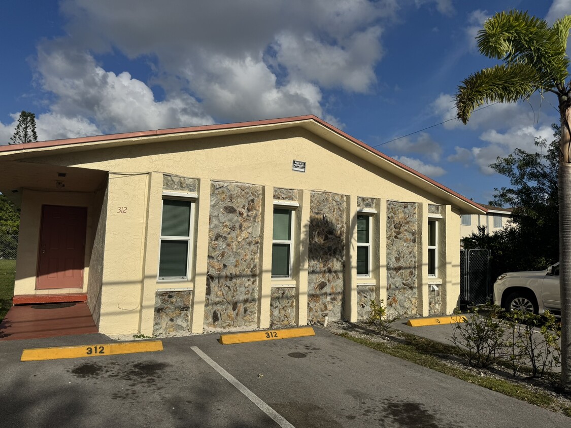 Photo - 312 N 62nd Ave (Hollywood, FL)