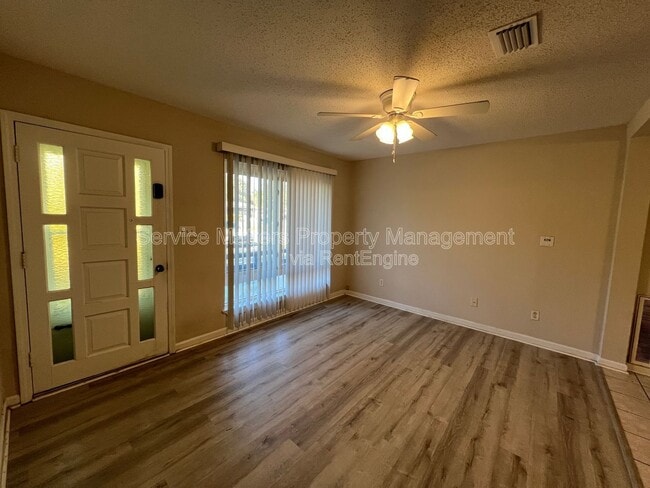 Photo - 303 Newcastle Dr